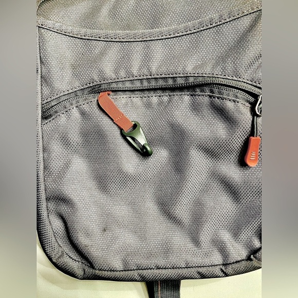 STM Crossbody Tablet iPad Bag —Pockets, Pockets, Pockets! - Picture 9 of 13